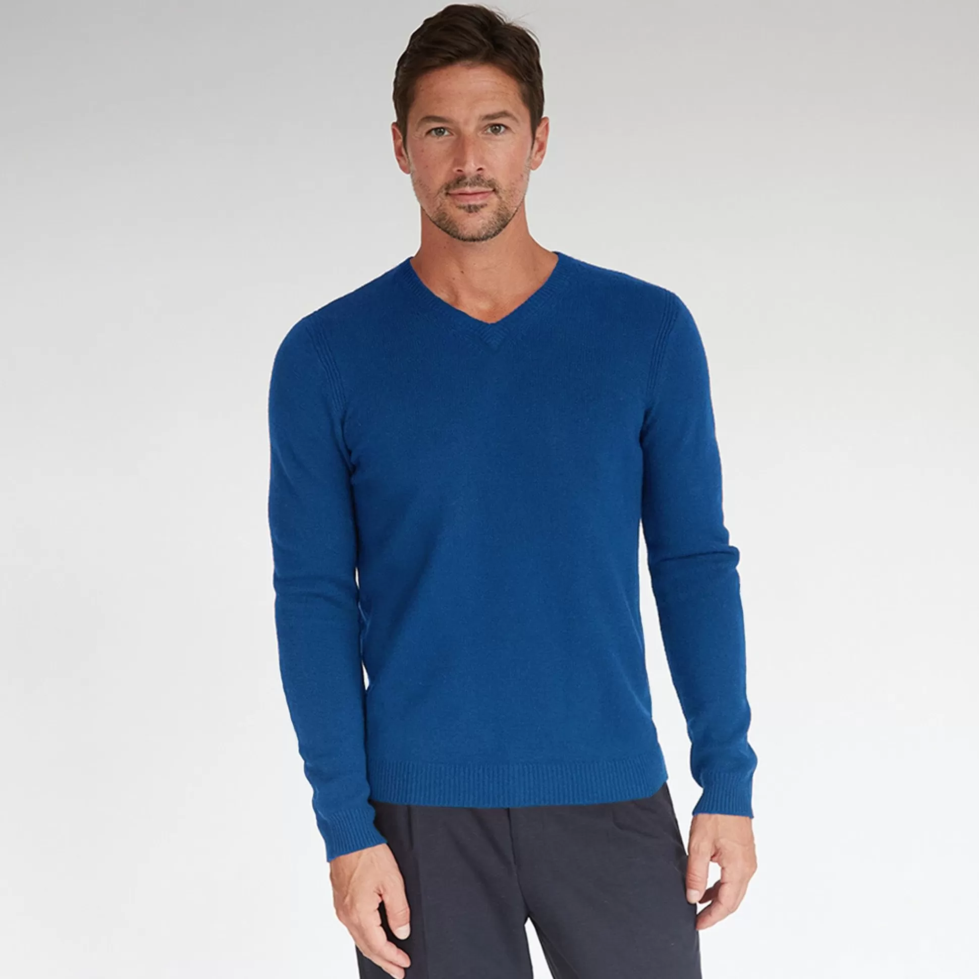 Autumn Cashmere Basic V-Neck In Electric Pale Blue<Men Clothing